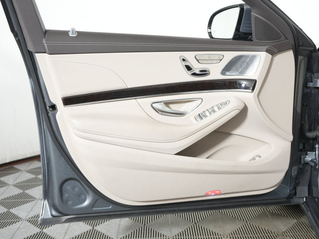 Used 2020 Mercedes-Benz S 560 4MATIC Sedan image 27