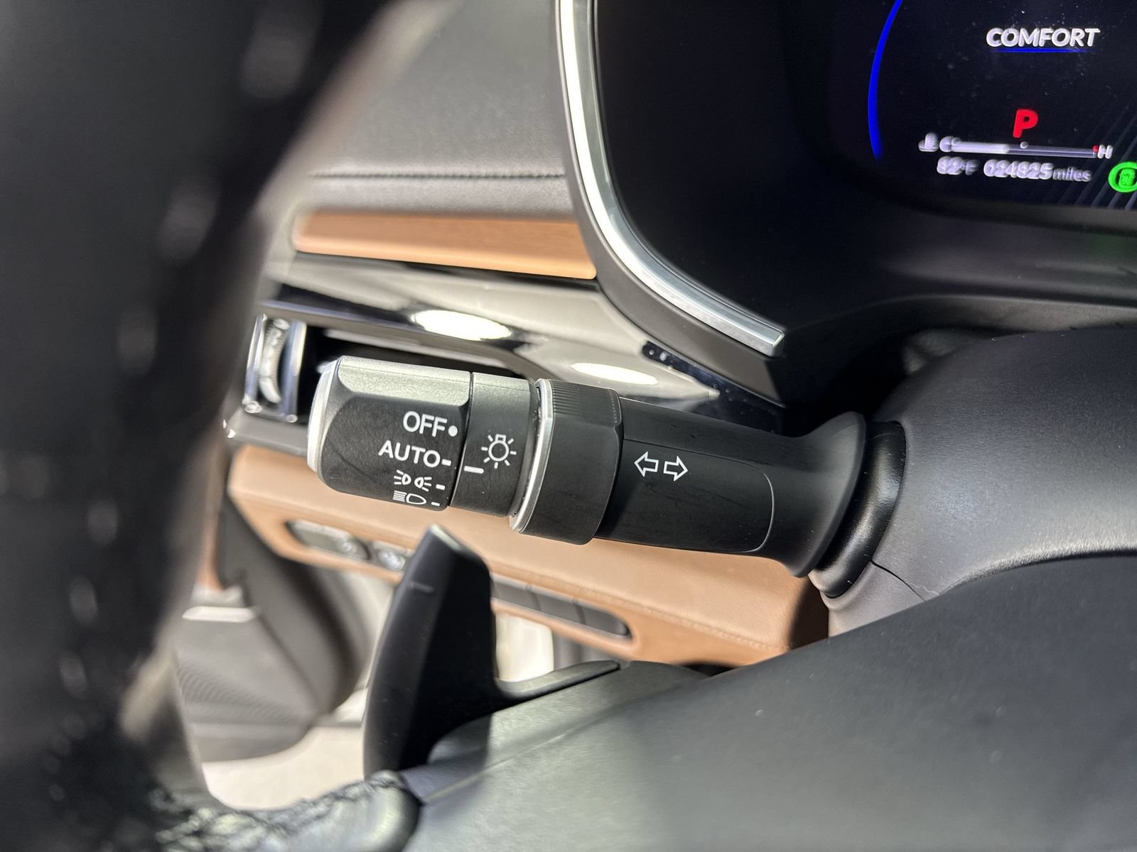 Certified 2024 Acura MDX SH-AWD w/ Technology Package image 17