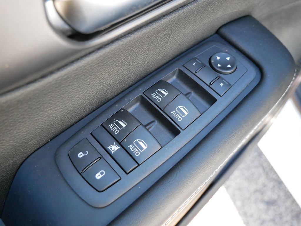 New 2026 Chrysler Pacifica Select AWD/4WD image 34