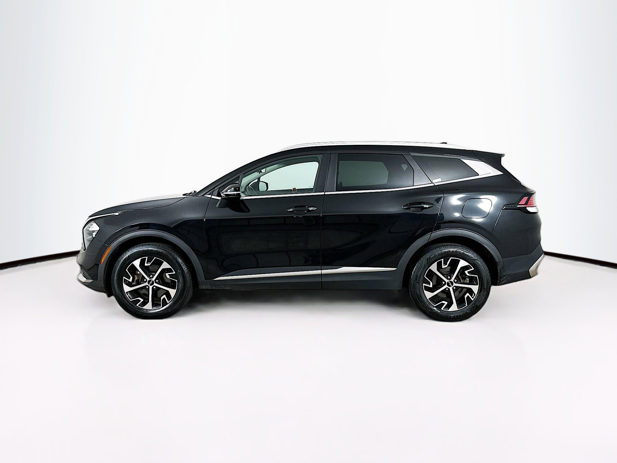 Used 2023 Kia Sportage EX image 4