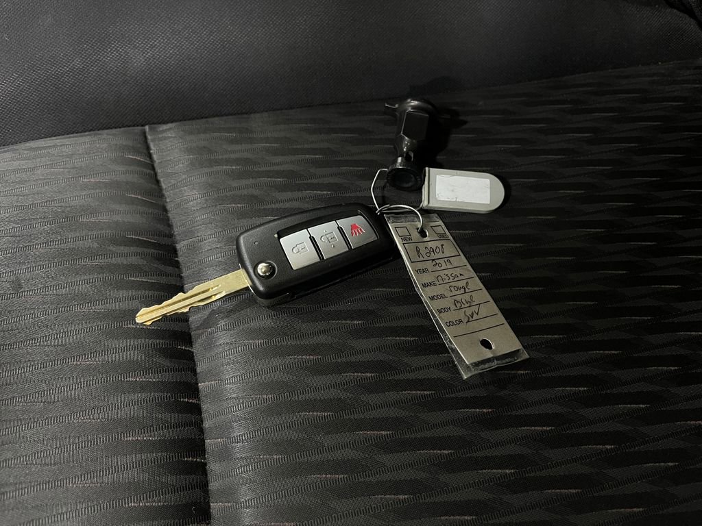 Used 2019 Nissan Rogue S image 33