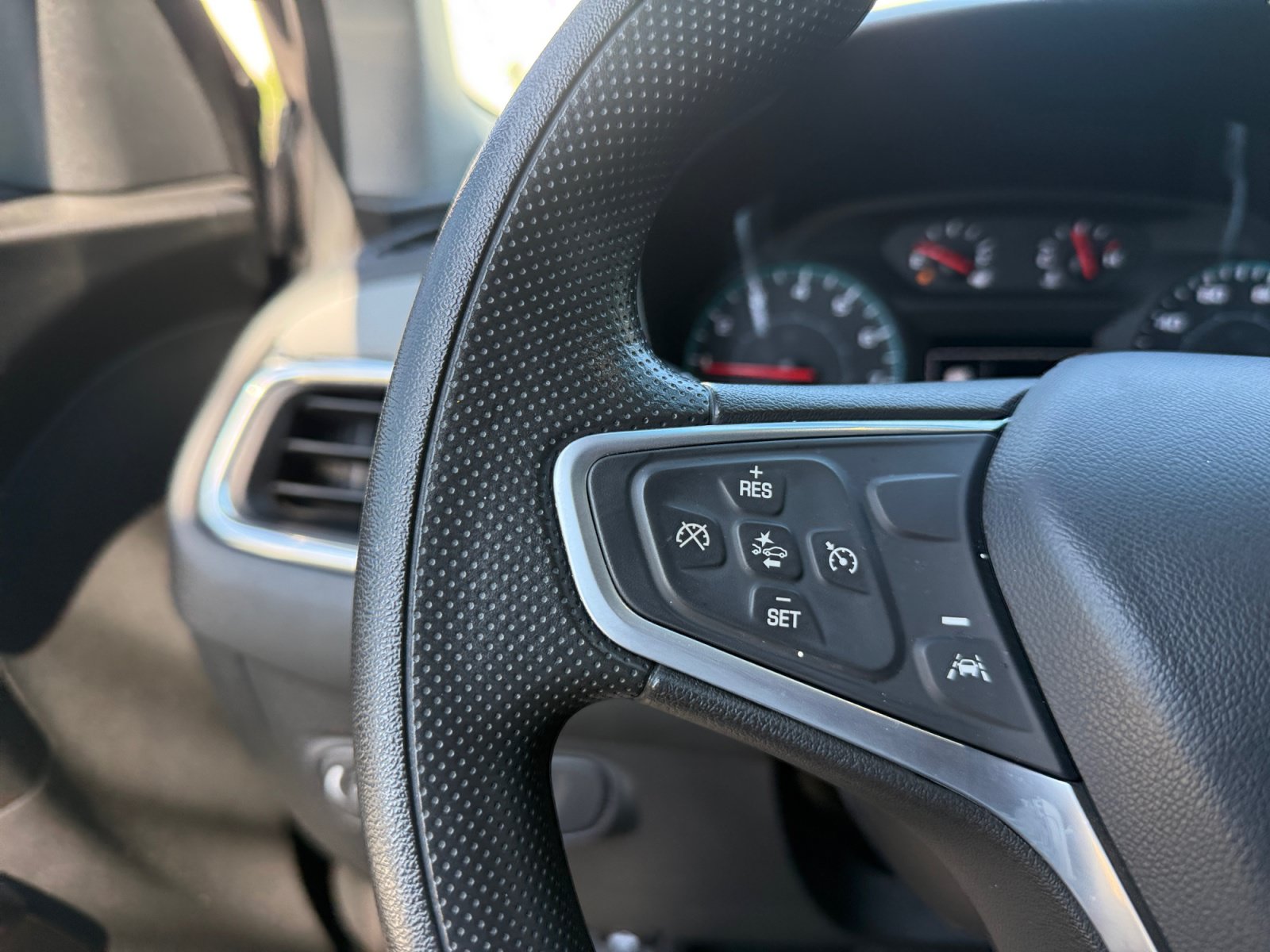 Used 2022 Chevrolet Equinox LS FWD image 18