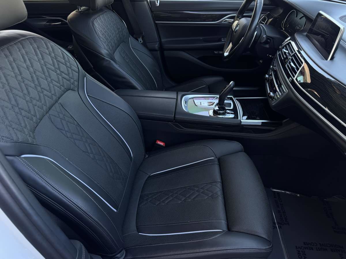 Used 2018 BMW 740i image 21