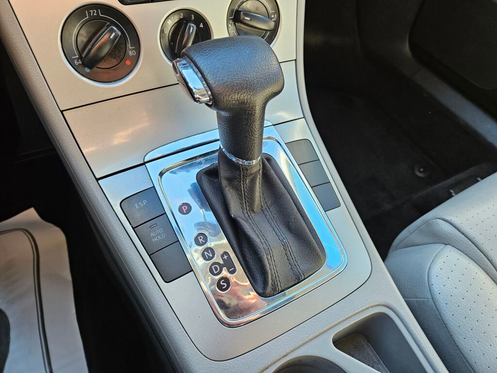 Used 2007 Volkswagen Passat 2.0T image 21