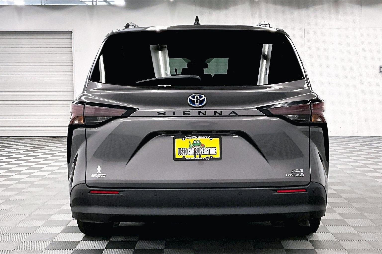 Used 2023 Toyota Sienna XLE FWD image 5