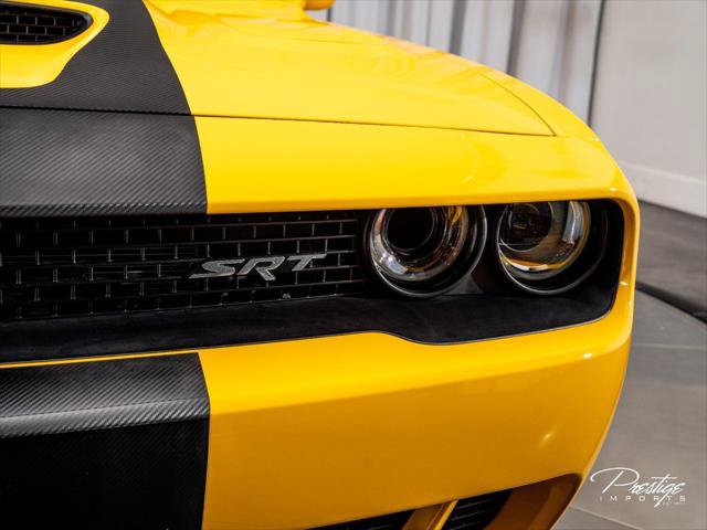 Used 2017 Dodge Challenger SRT Hellcat RWD image 4