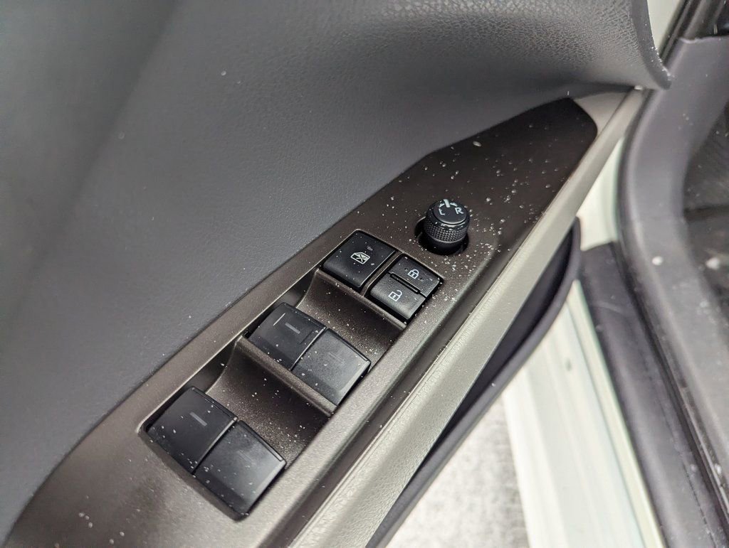 Used 2023 Toyota Camry SE image 14