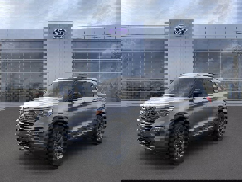 New 2024 Ford Explorer XLT w/ Equipment Group 202A