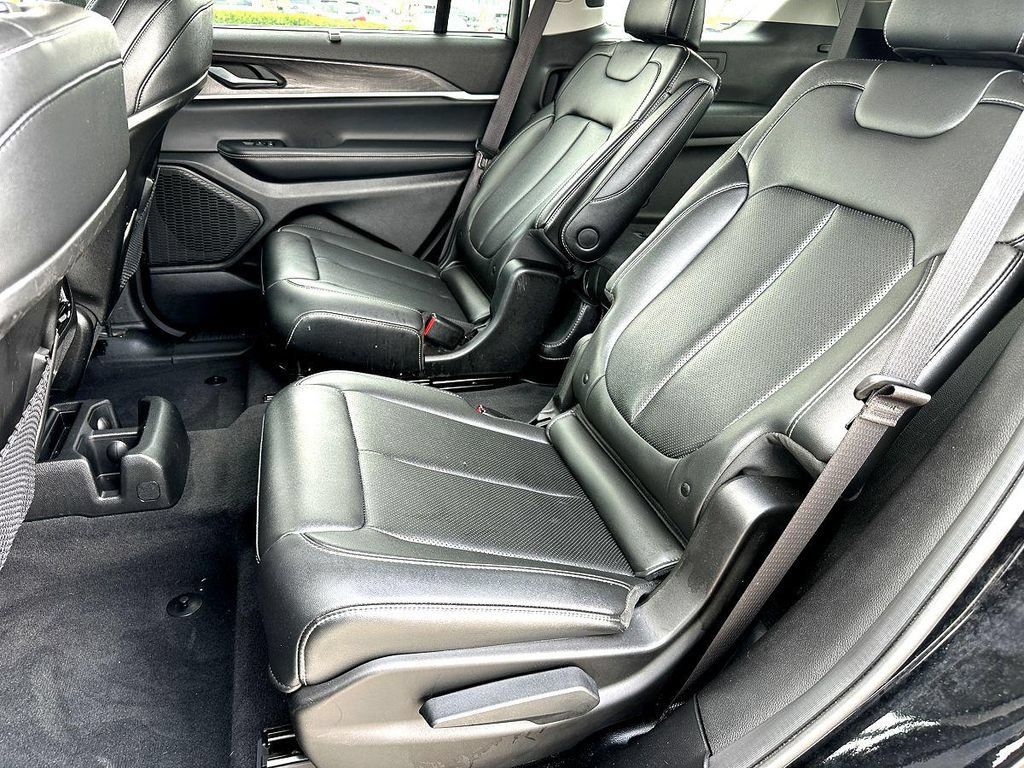 Used 2023 Jeep Grand Cherokee L Limited w/ Luxury Tech Group II RWD image 16