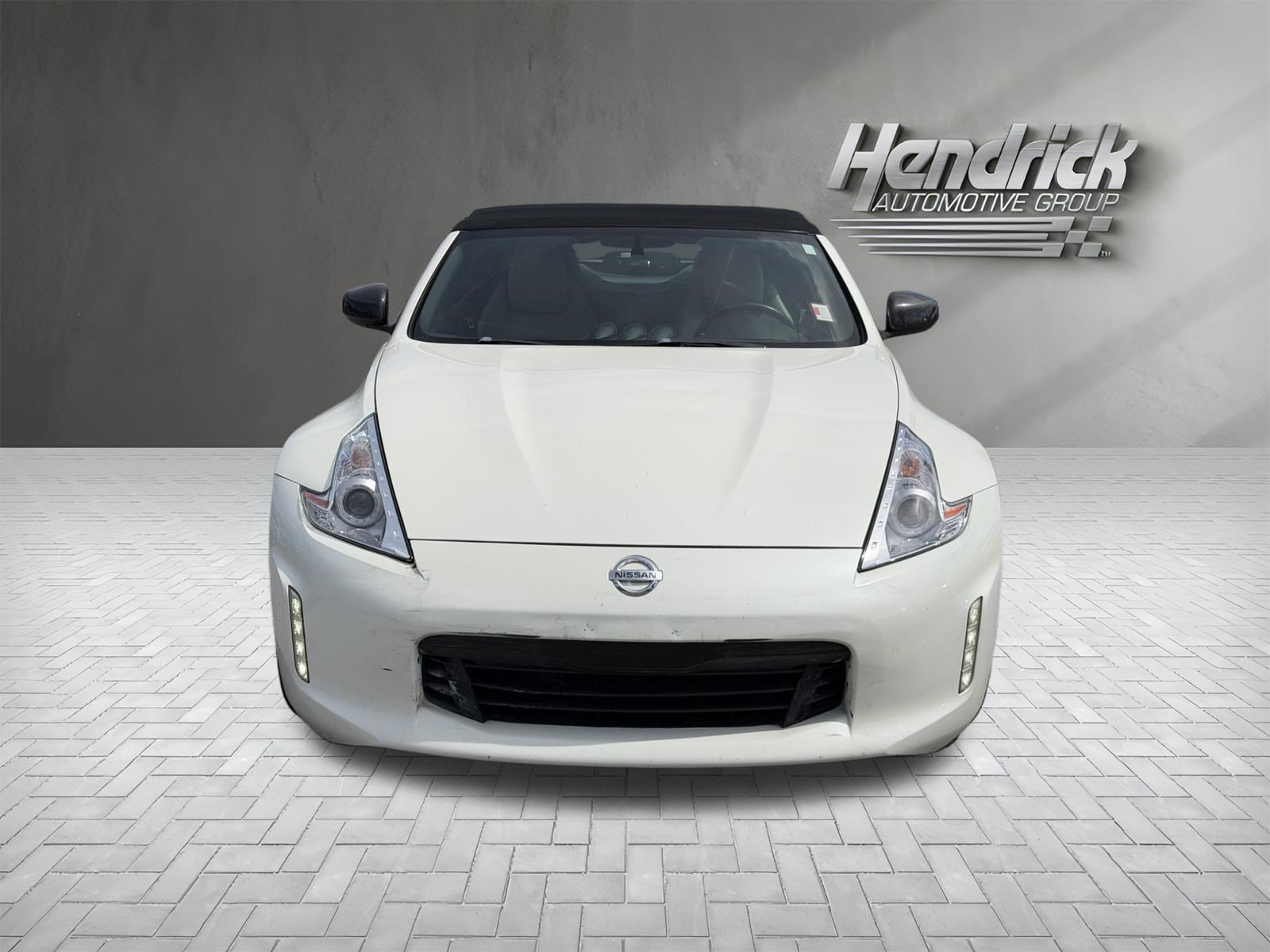 Used 2014 Nissan 370Z Touring w/ Sport Package RWD image 3