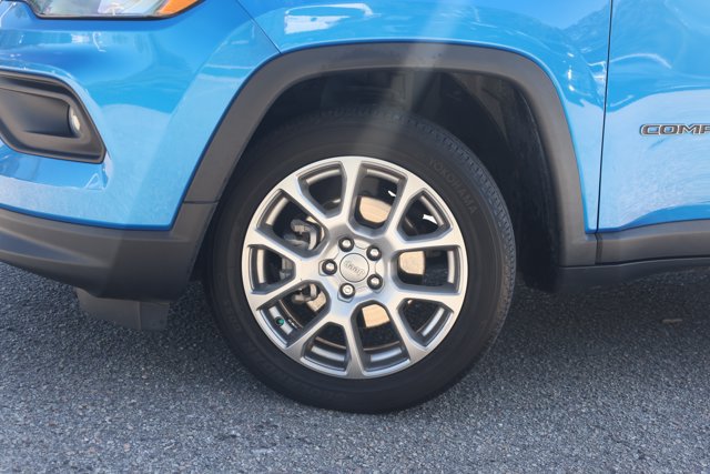 Used 2022 Jeep Compass Latitude w/ Sun and Sound Group AWD/4WD image 9