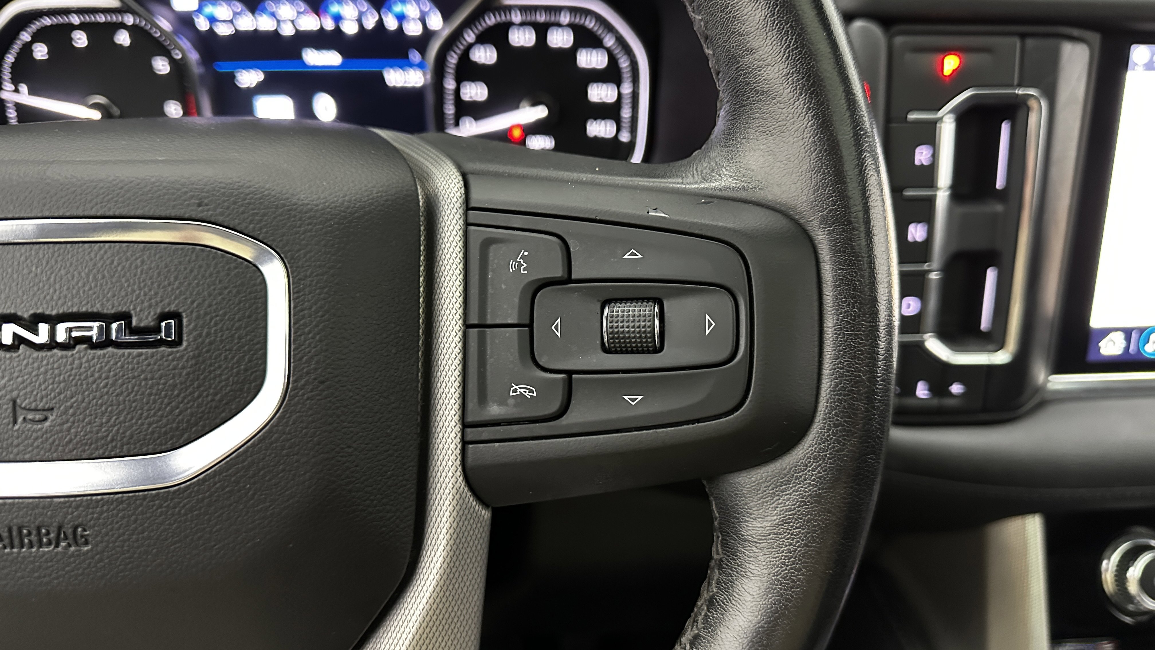 Used 2021 GMC Yukon Denali w/ Denali Premium Package image 21