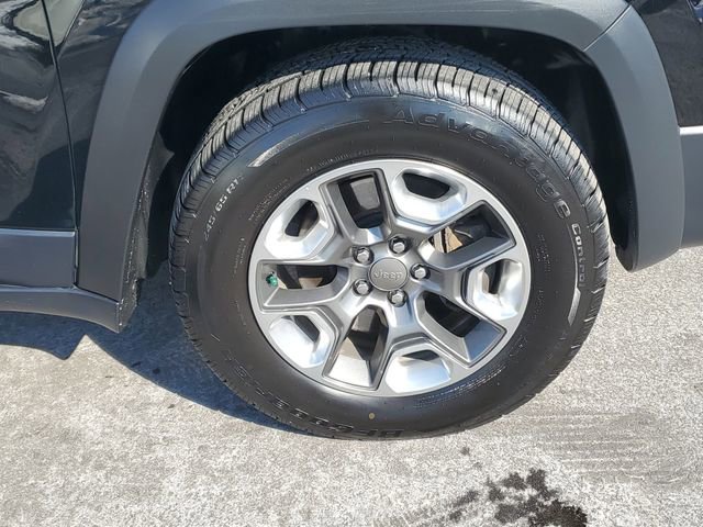 Used 2019 Jeep Cherokee Trailhawk image 6