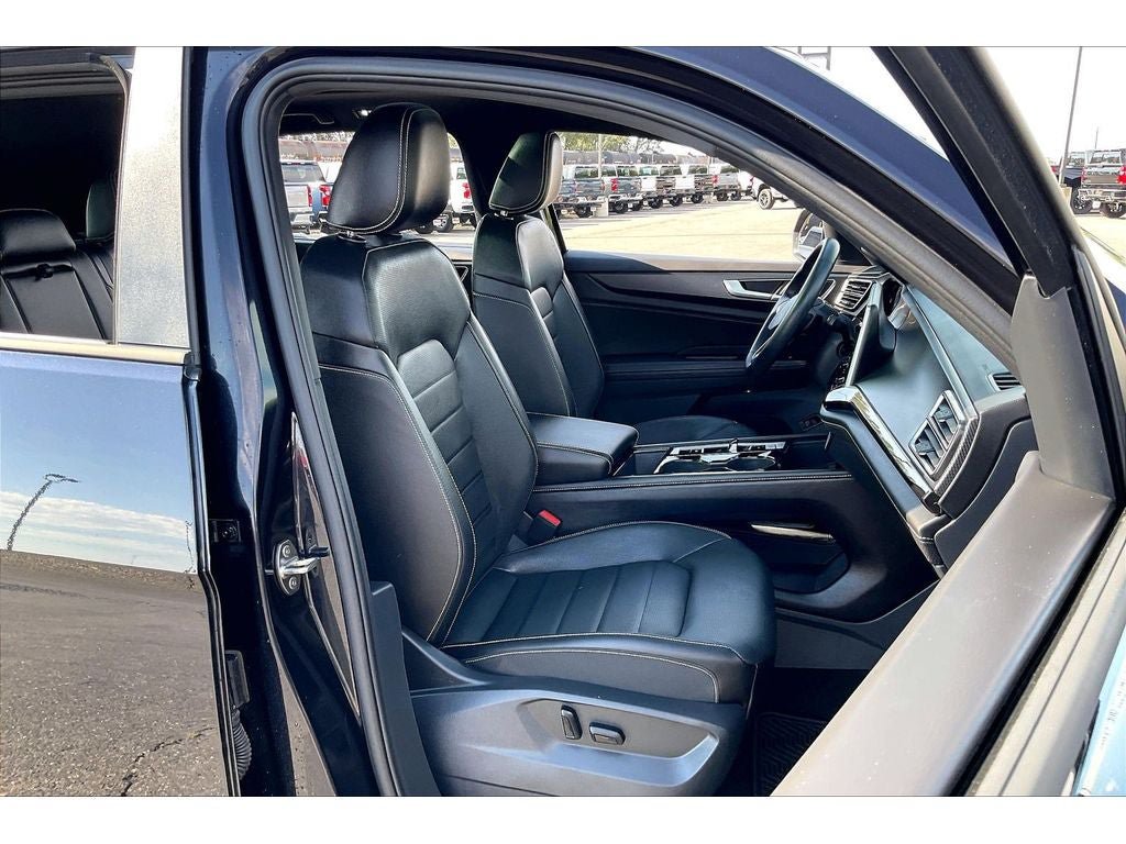 Used 2025 Volkswagen Atlas Cross Sport SEL R-Line AWD/4WD image 8