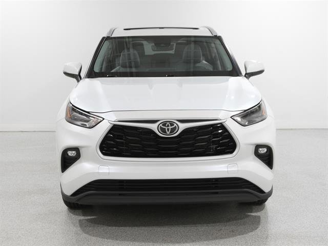 Used 2023 Toyota Highlander XLE image 2