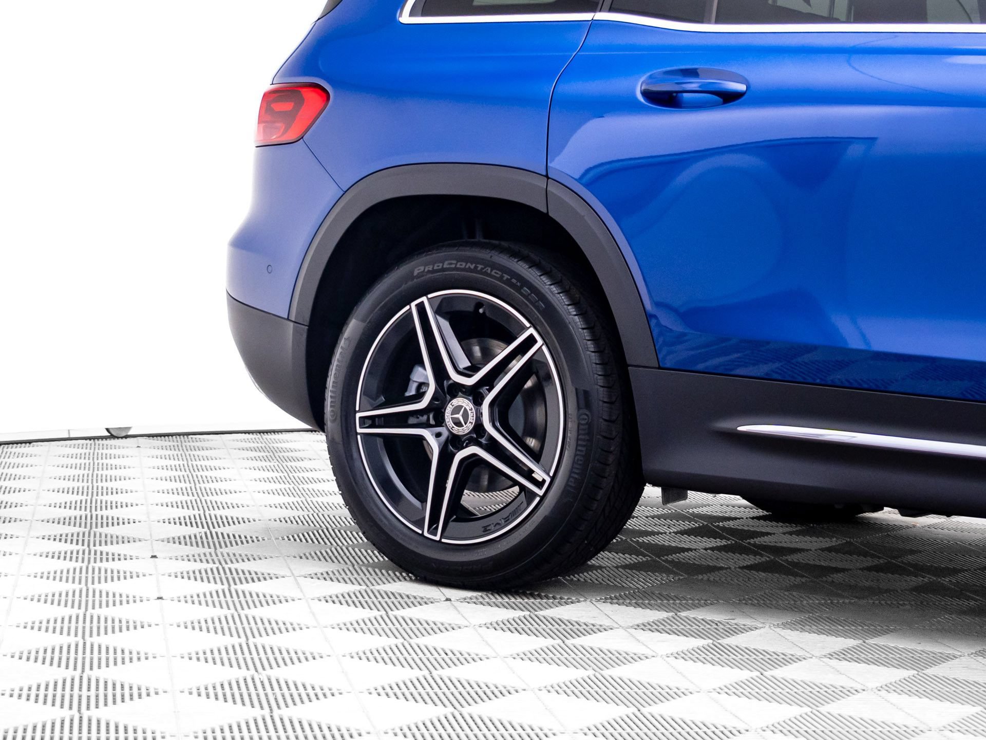 New 2026 Mercedes-Benz GLB 250 4MATIC image 39