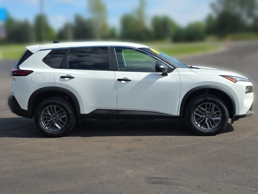 Used 2023 Nissan Rogue S AWD/4WD image 6