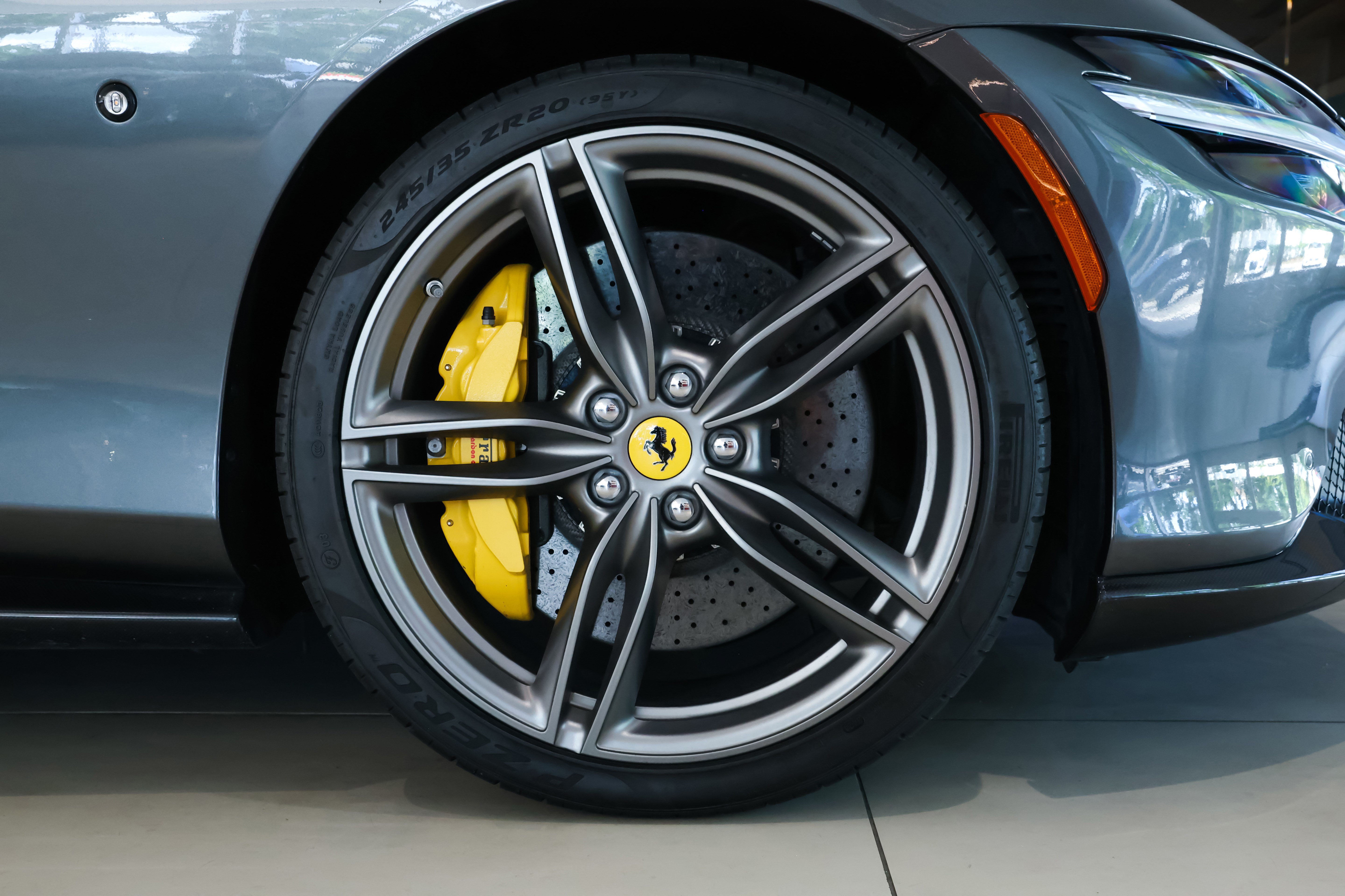 Used 2025 Ferrari Roma Spider RWD image 36