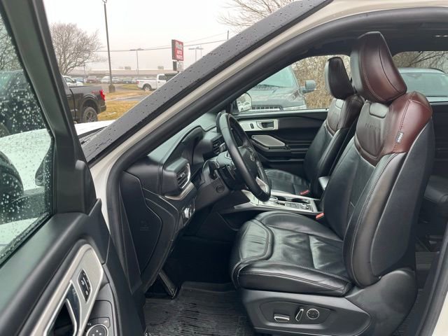 Used 2020 Ford Explorer Platinum w/ Premium Technology Package image 16