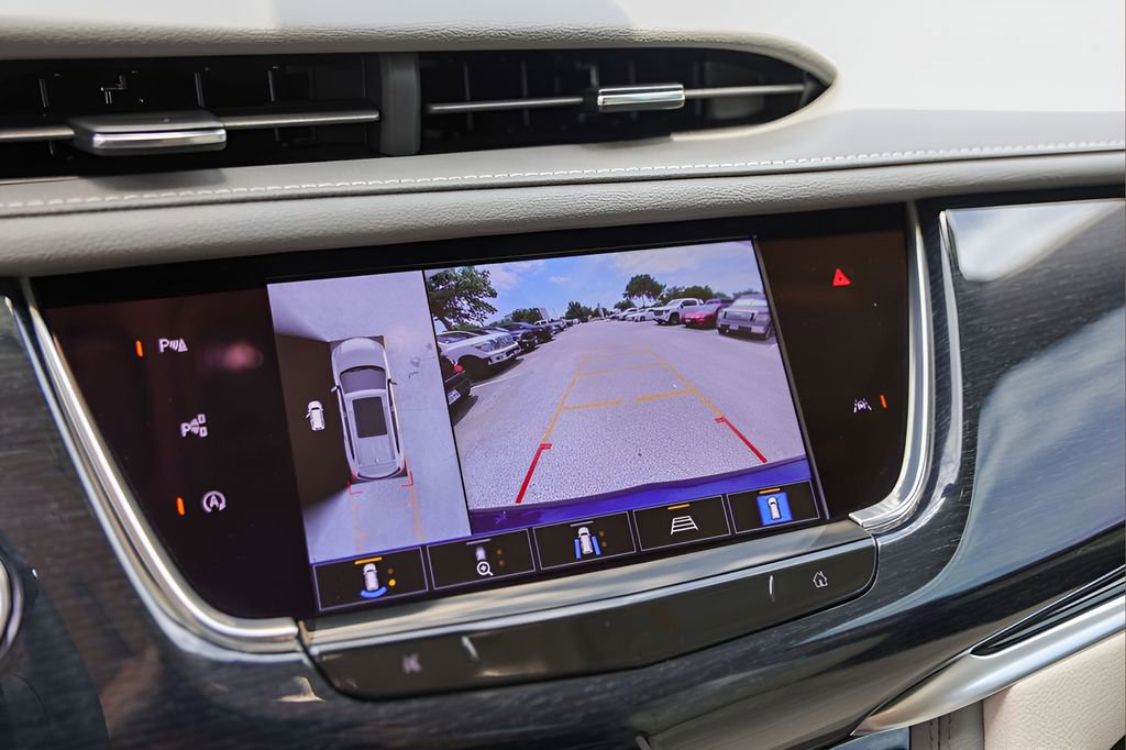 Certified 2025 Cadillac XT6 Premium Luxury w/ Technology Package FWD image 17