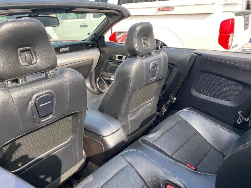 Used 2019 Ford Mustang Premium RWD image 13