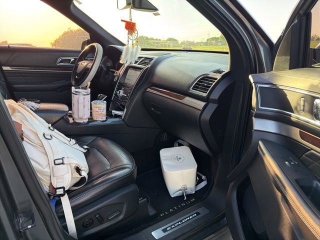 Used 2019 Ford Explorer Platinum AWD/4WD image 13