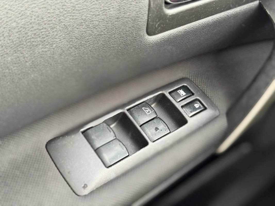 Used 2015 Nissan Rogue S AWD/4WD image 18