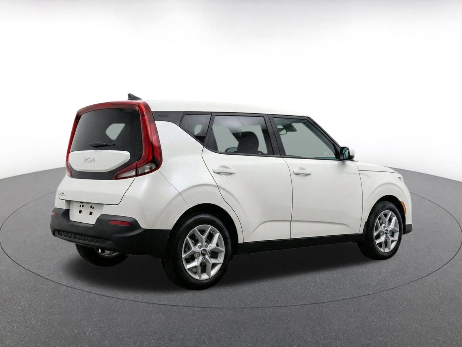 Used 2025 Kia Soul LX w/ LX Technology Package FWD image 9