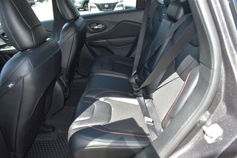 Used 2022 Jeep Cherokee Trailhawk AWD/4WD image 24