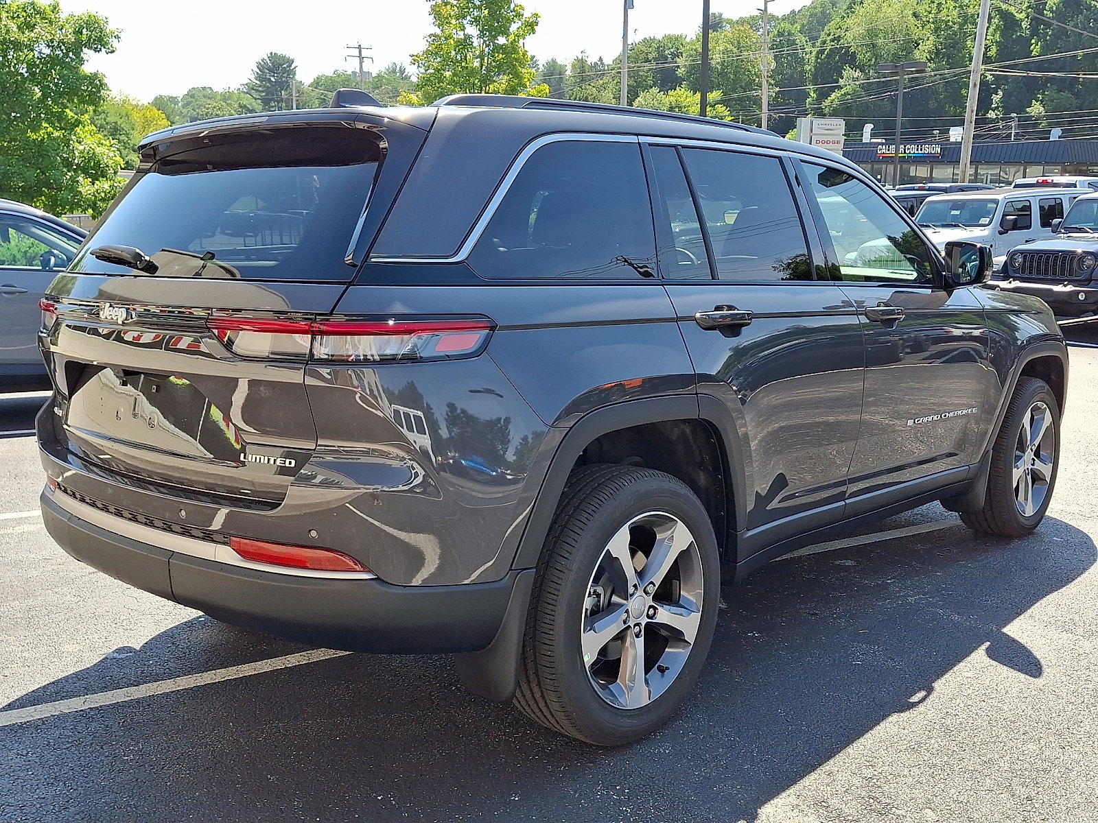 New 2026 Jeep Grand Cherokee Limited AWD/4WD image 3