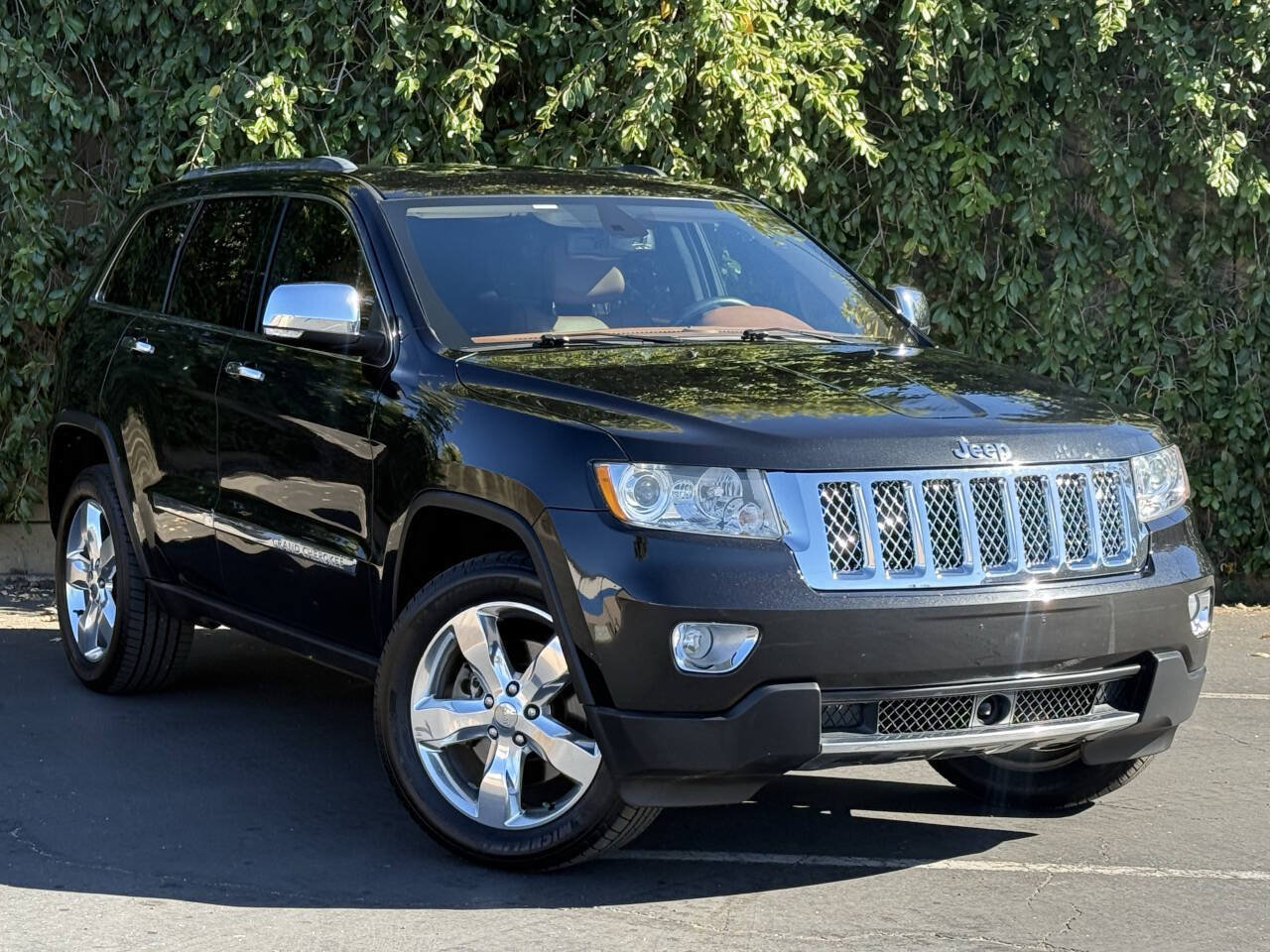 Used 2011 Jeep Grand Cherokee Overland Summit AWD/4WD image 1