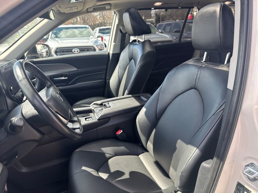 Used 2024 Toyota Grand Highlander XLE image 16