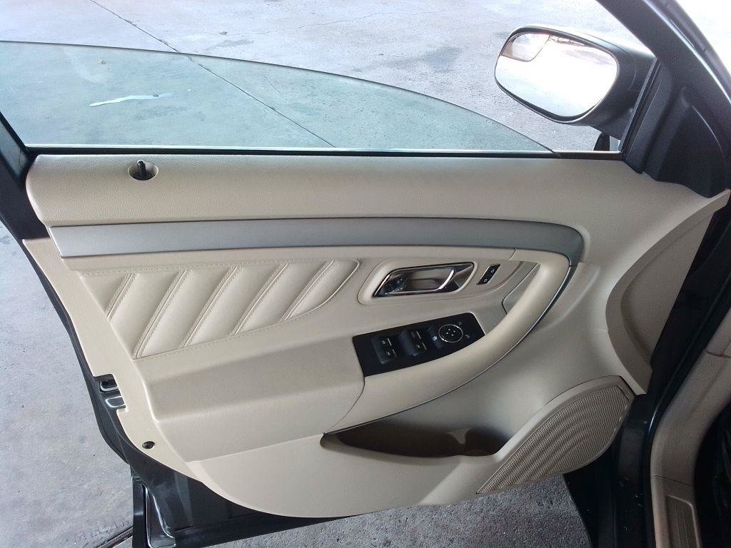 Used 2018 Ford Taurus SE FWD image 18