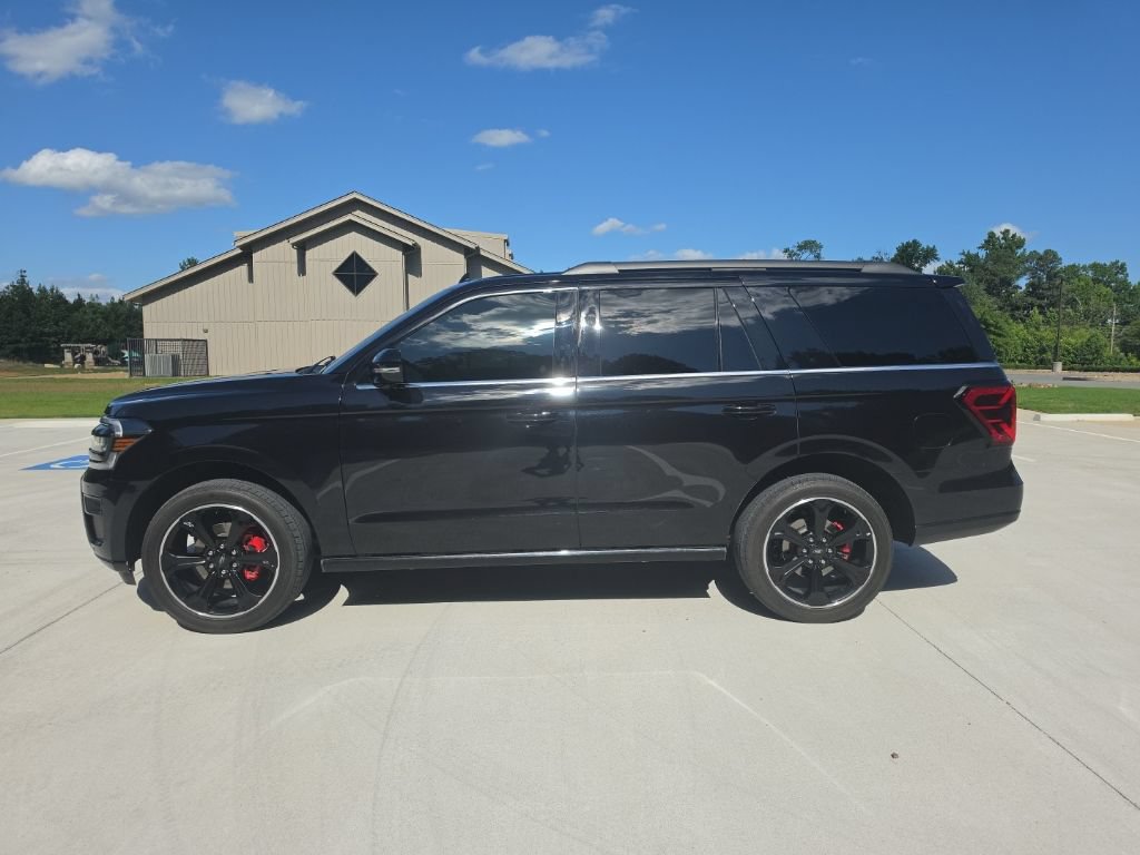 Used 2023 Ford Expedition Limited AWD/4WD image 3