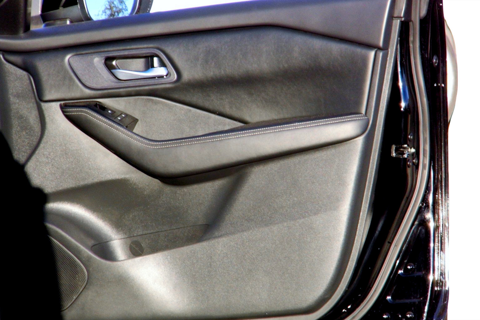 Used 2024 Nissan Rogue SV image 23