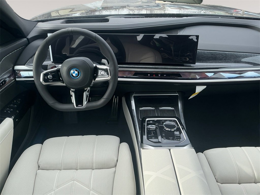 New 2026 BMW 750e xDrive image 10