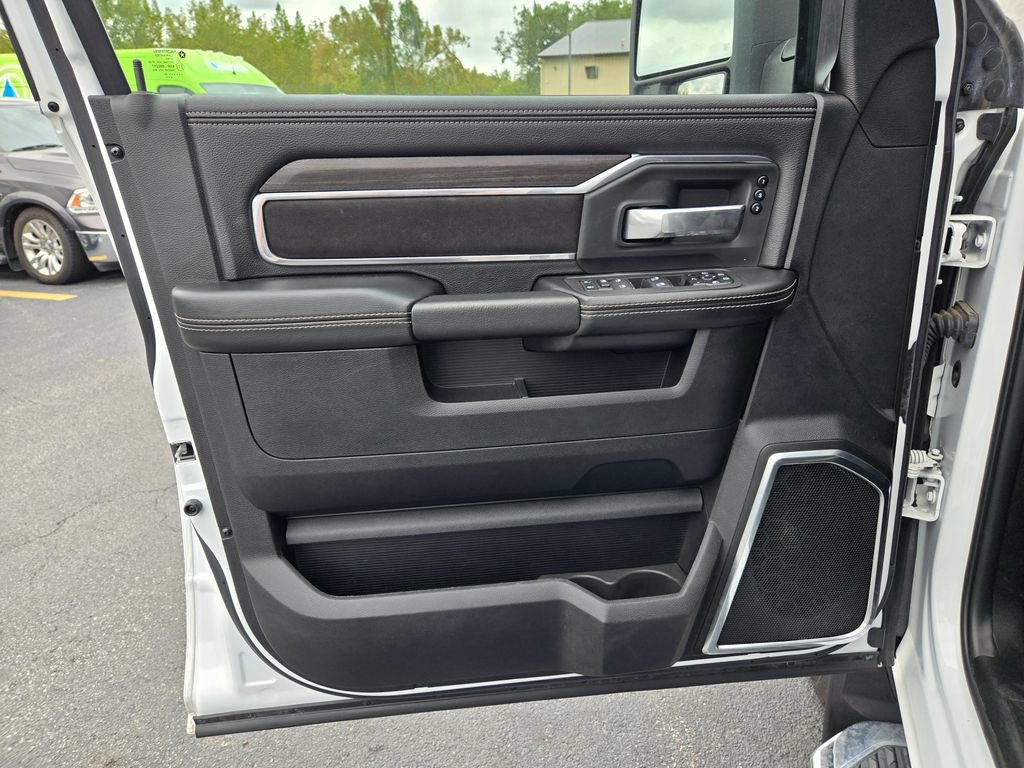 Used 2025 RAM 2500 Laramie AWD/4WD image 13