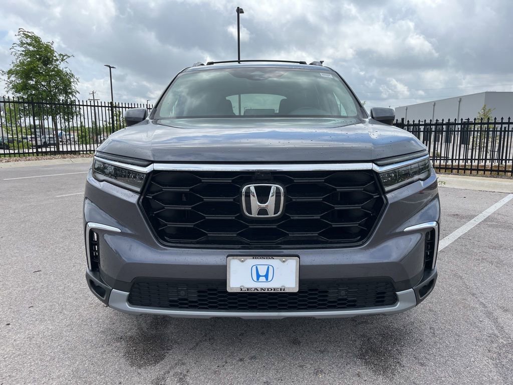 Used 2025 Honda Pilot Elite image 2