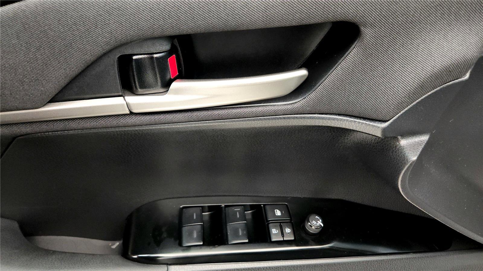 Used 2025 Toyota Camry LE image 23