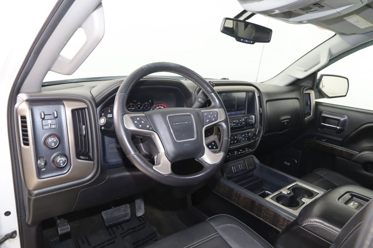 Used 2016 GMC Sierra 2500 Denali w/ Suspension Package, Off-Road AWD/4WD image 26