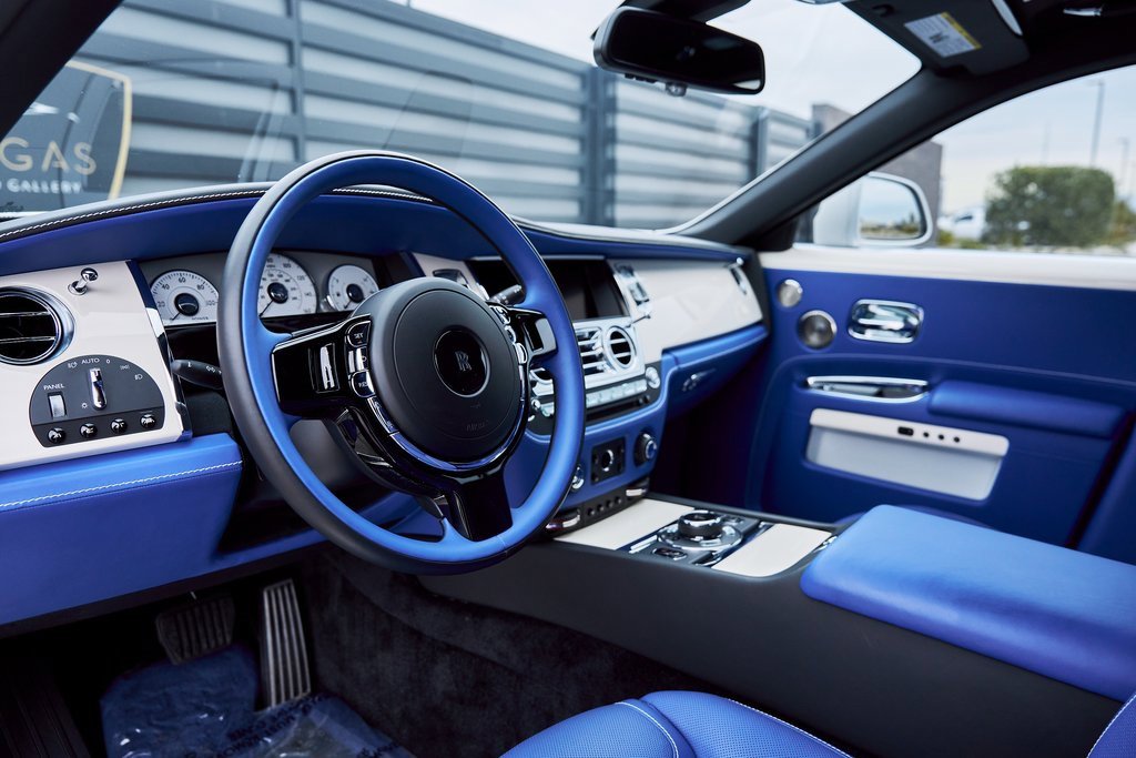 Used 2019 Rolls-Royce Ghost image 2