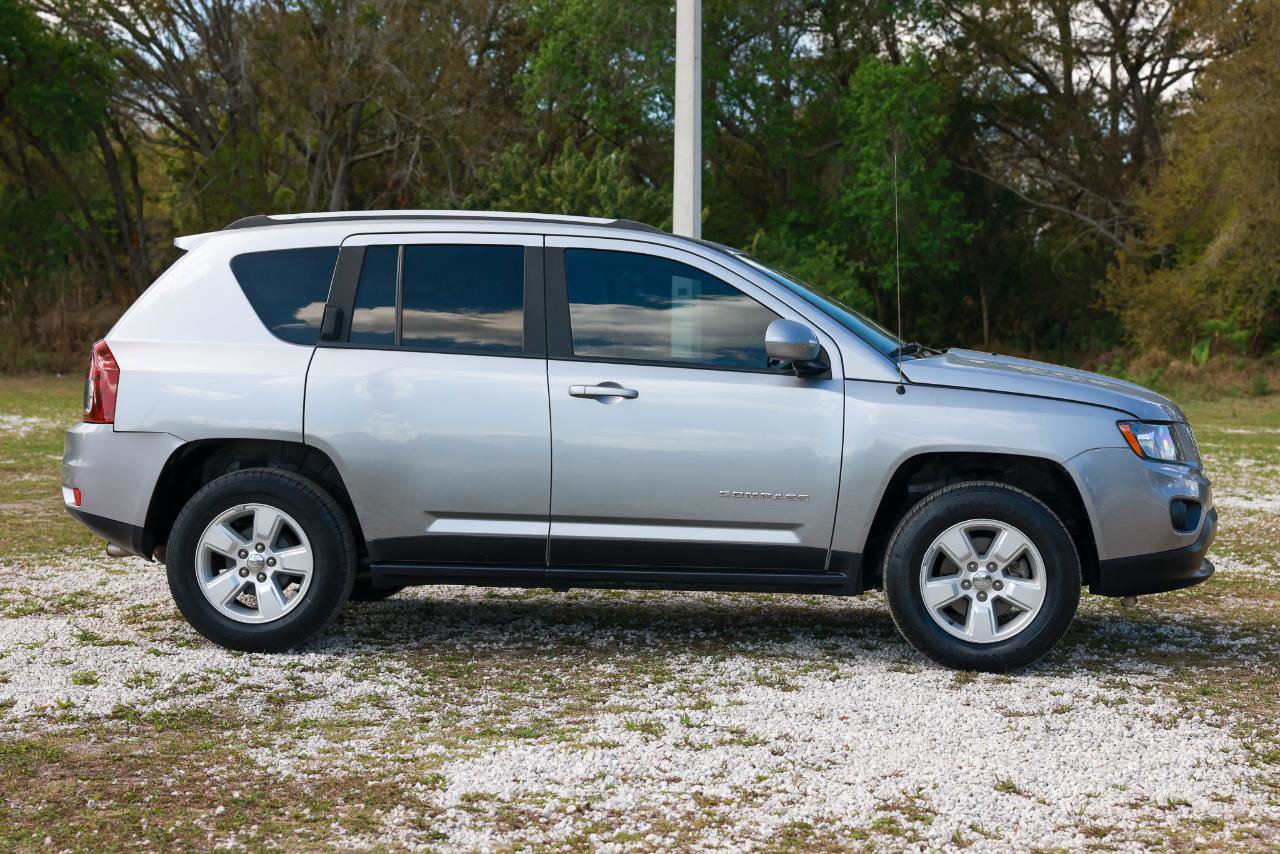 Used 2016 Jeep Compass Latitude image 13