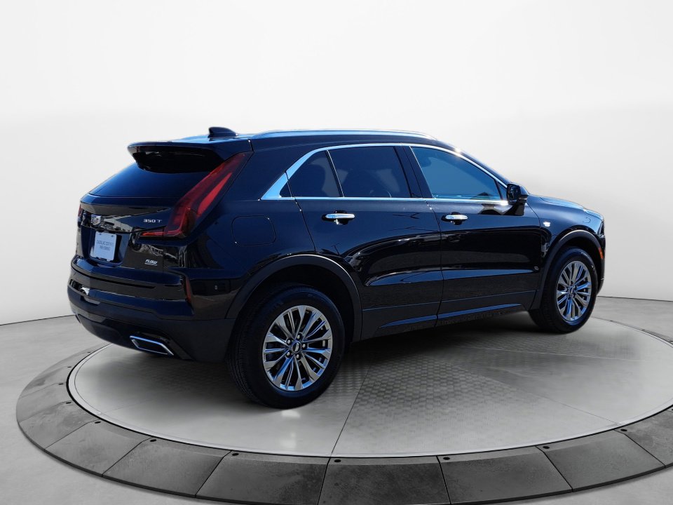 Used 2025 Cadillac XT4 Premium Luxury image 7