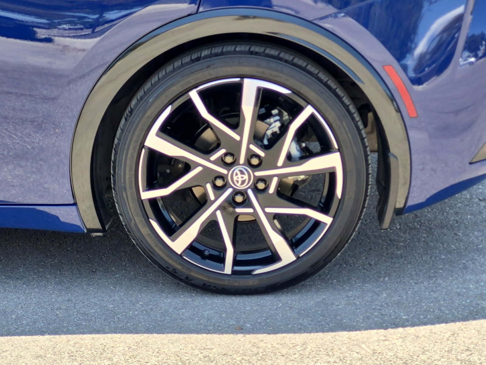 Certified 2025 Toyota Prius Plug-In Hybrid FWD image 22