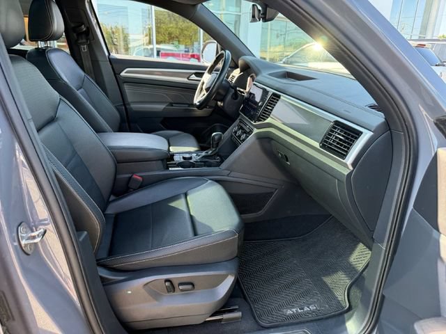 Used 2023 Volkswagen Atlas Cross Sport SEL R-Line AWD/4WD image 23