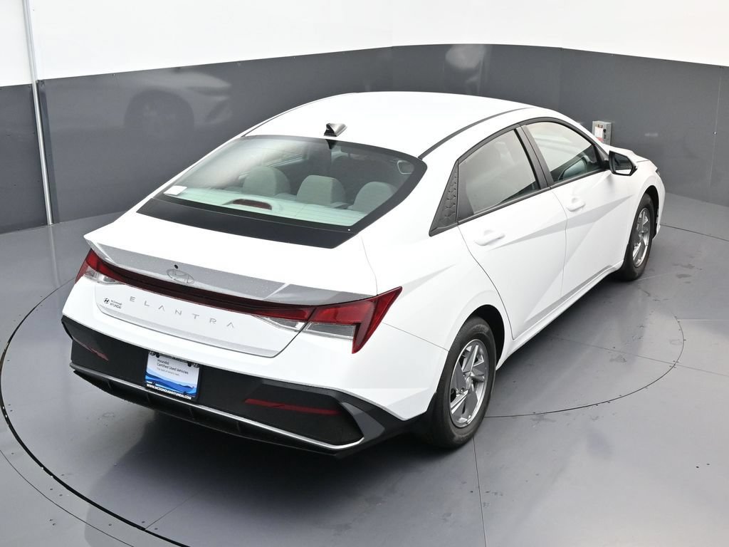 Certified 2026 Hyundai Elantra SE FWD image 16