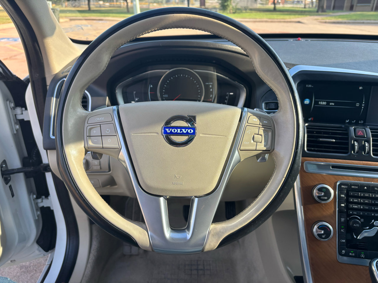 Used 2015 Volvo XC60 T6 w/ Proximity Package image 12