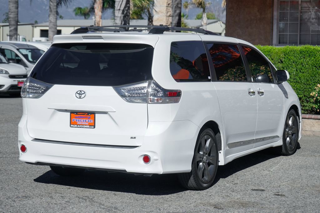 Used 2016 Toyota Sienna SE image 12