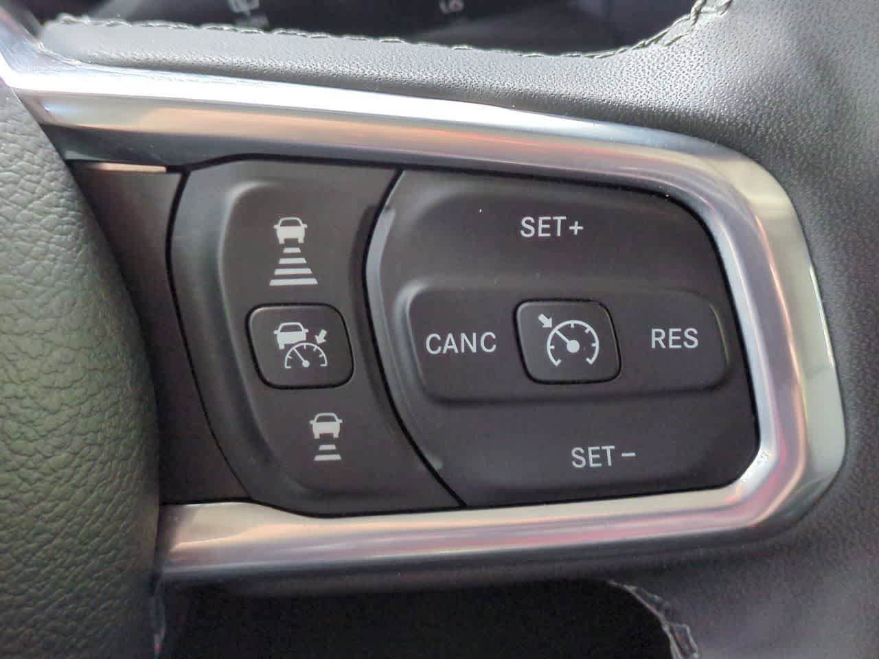 Used 2025 Jeep Wrangler Unlimited Sahara AWD/4WD image 24