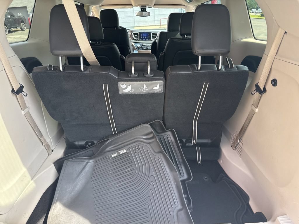 Used 2017 Chrysler Pacifica Touring-L FWD image 55